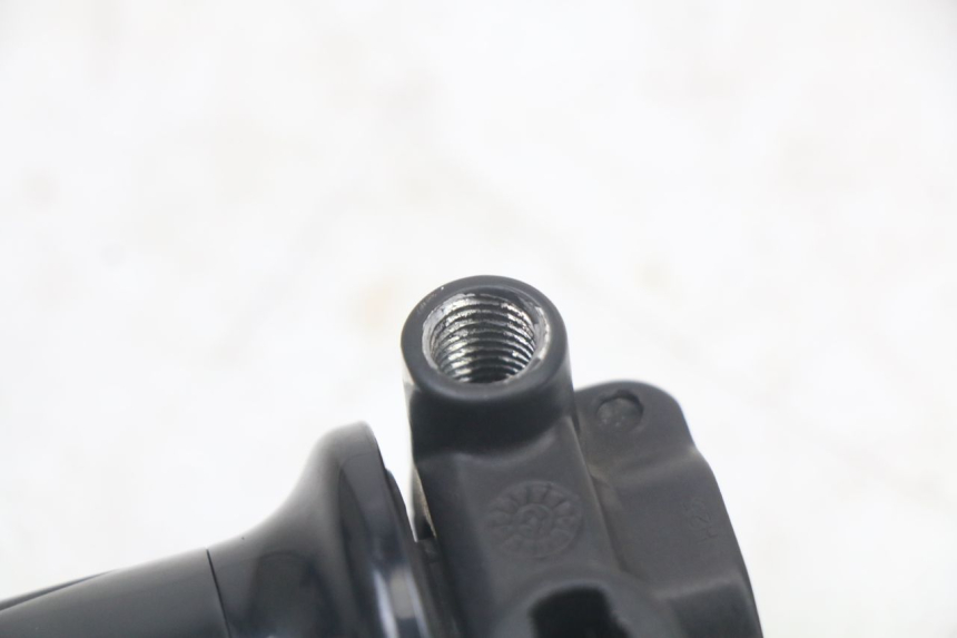 photo de THROTTLE GRIP PIAGGIO LIBERTY IGET 4T 50 (2021 - 2025) - Technical close-up