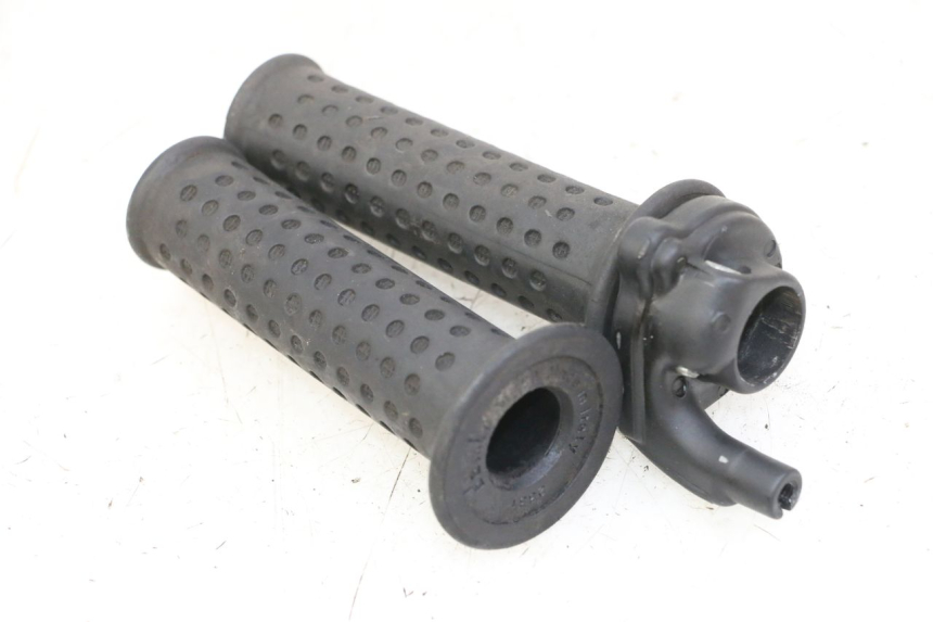 photo de THROTTLE GRIP PIAGGIO VESPA GRANTURISMO 200 (2004 - 2005) - Main view