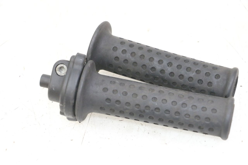 photo de THROTTLE GRIP PIAGGIO VESPA GRANTURISMO 200 (2004 - 2005) - Alternative perspective