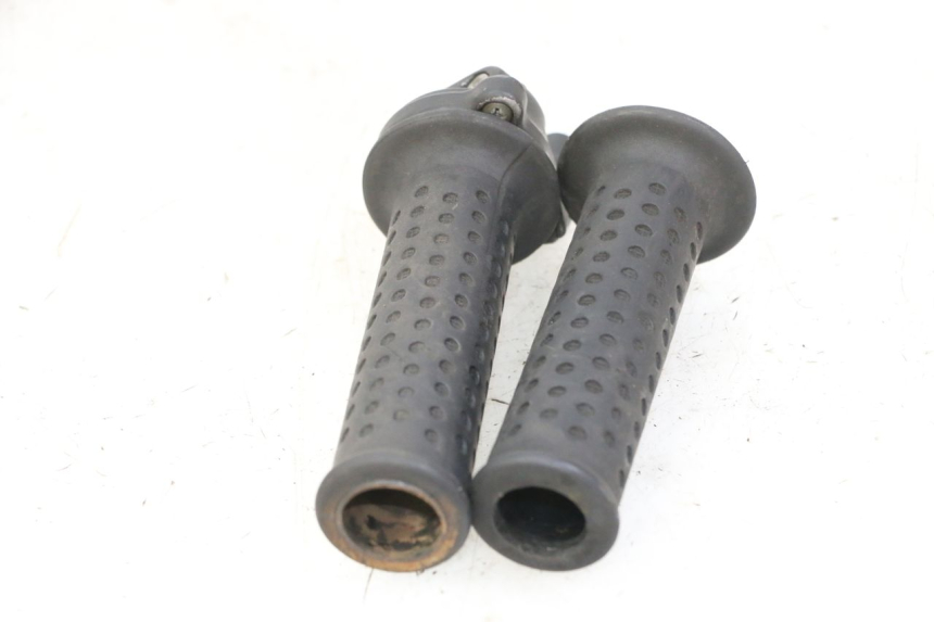 photo de THROTTLE GRIP PIAGGIO VESPA GRANTURISMO 200 (2004 - 2005) - Technical close-up