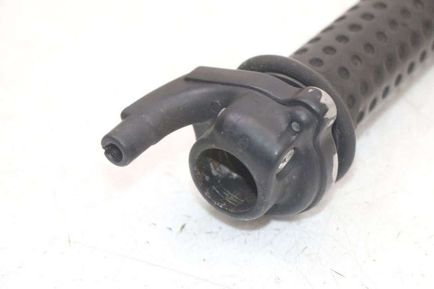 photo de THROTTLE GRIP PIAGGIO VESPA LX 2T 50 (2005 - 2013) - Alternative perspective