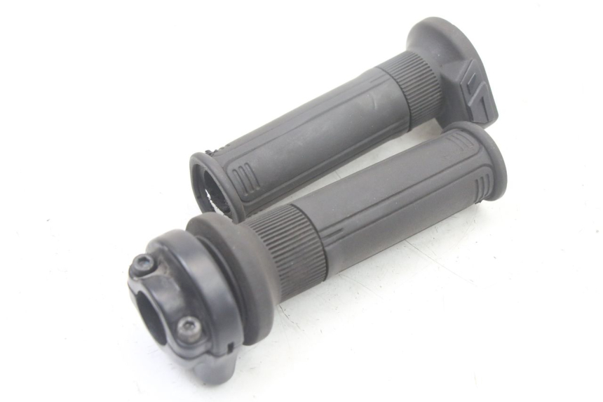 photo de THROTTLE GRIP PIAGGIO VESPA LX IE 125 (2010 - 2012) - Zoom on usage condition