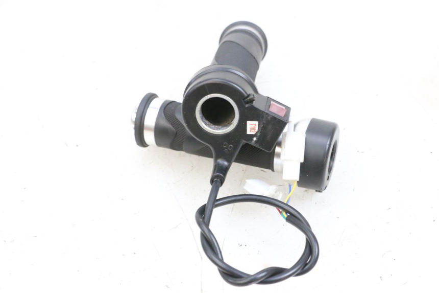 photo de THROTTLE GRIP EFUN PUSA 1 - Alternative perspective