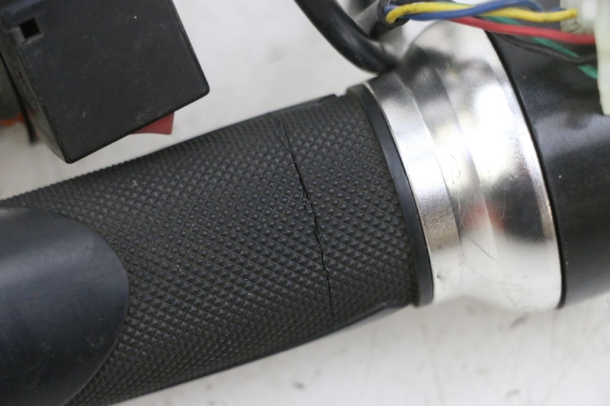 photo de THROTTLE GRIP EFUN PUSA 1 - Component detail