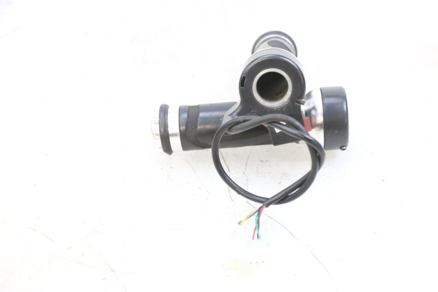 photo de THROTTLE GRIP EFUN PUSA 1 - Technical close-up