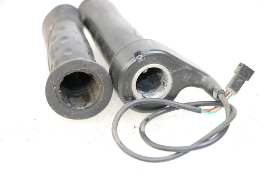 photo de THROTTLE GRIP DOLPHIN PYGMY 1 (2020 - 2024) - Zoom on usage condition