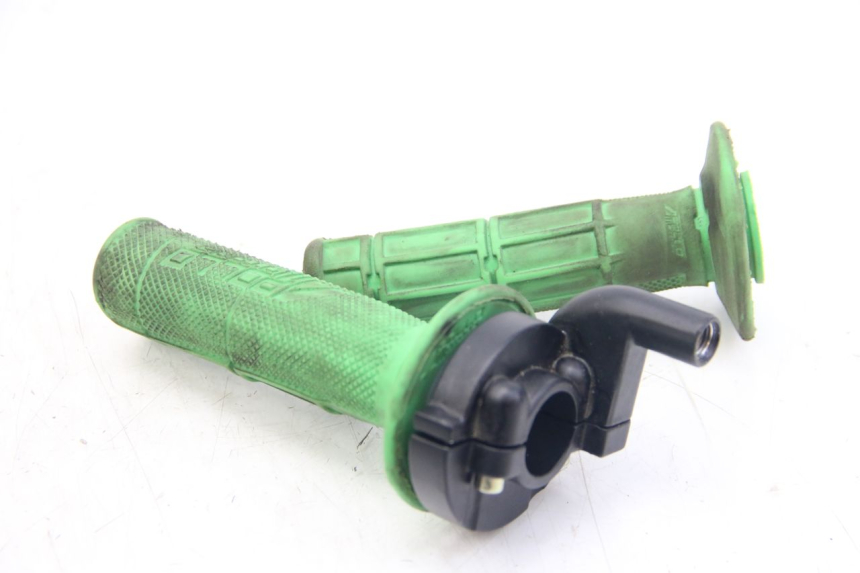 photo de THROTTLE GRIP APOLLO RFZ 150 - Zoom on usage condition