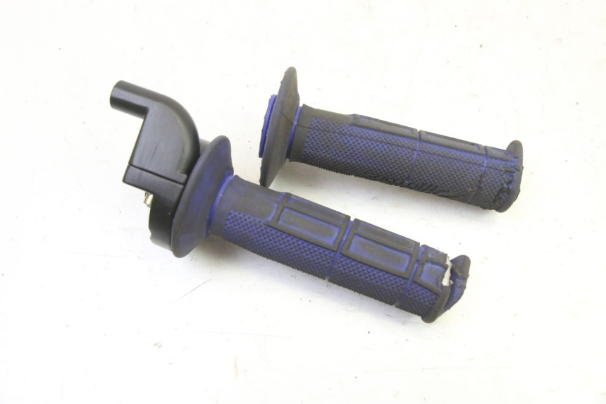 photo de THROTTLE GRIP APOLLO RFZ 125 - Alternative perspective