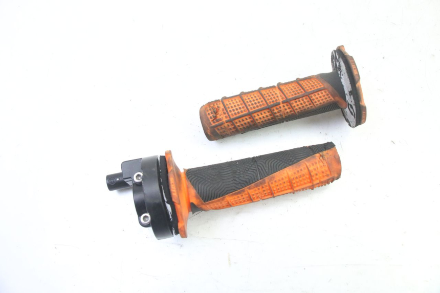 photo de THROTTLE GRIP APOLLO RFZ 125 - Main view