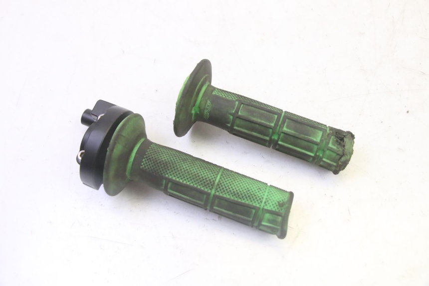 photo de THROTTLE GRIP APOLLO RFZ 125 - Product overview
