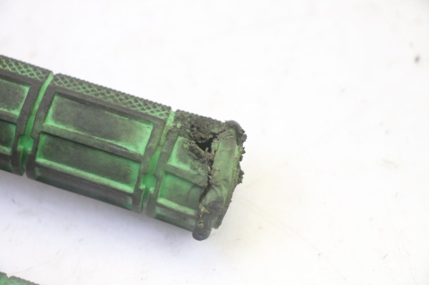 photo de THROTTLE GRIP APOLLO RFZ 125 - Fixing points details