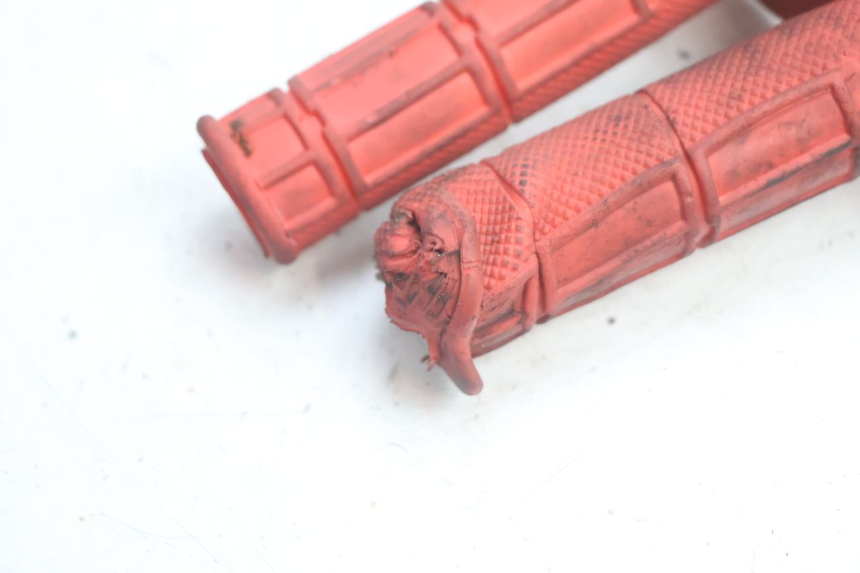 photo de THROTTLE GRIP APOLLO RFZ 125 - Fixing points details