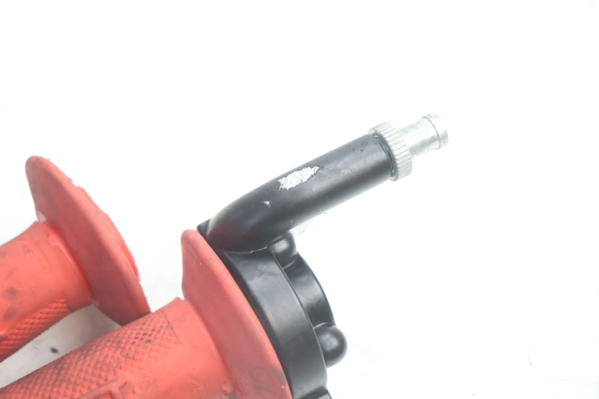 photo de THROTTLE GRIP APOLLO RFZ 125 - Surface and material condition