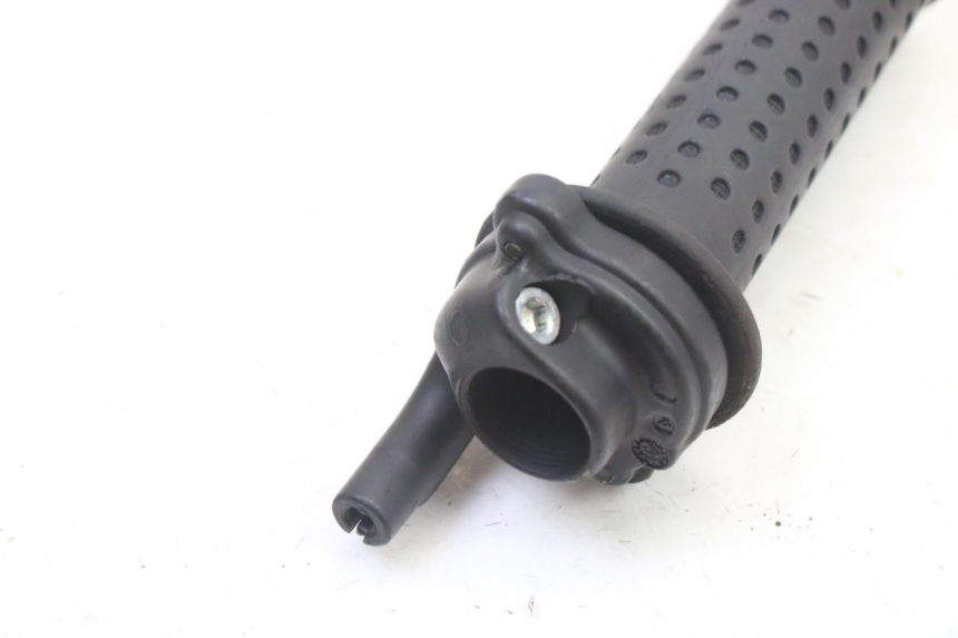 photo de THROTTLE GRIP GILERA RUNNER SL 50 (2006 - 2009) - Zoom on usage condition