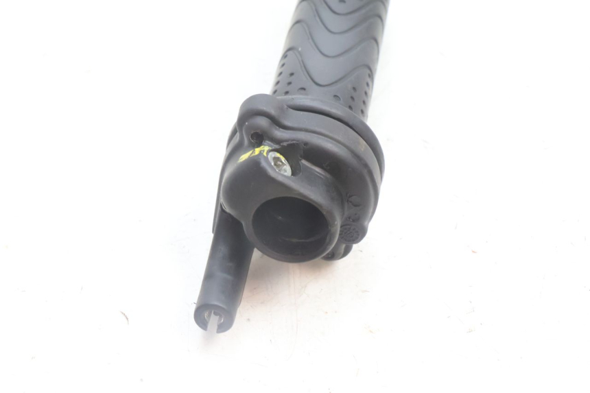 photo de THROTTLE GRIP GILERA RUNNER SP 50 (2002 - 2004) - Component detail