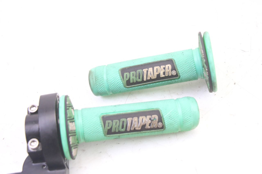 photo de THROTTLE GRIP APOLLO RXF 125 - Component detail
