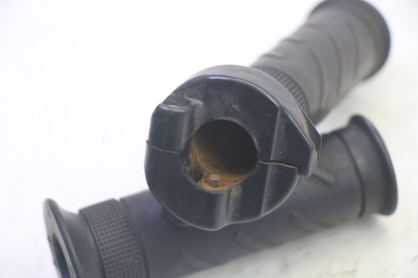 photo de THROTTLE GRIP DAELIM S1 125 (2007 - 2016) - Zoom on usage condition