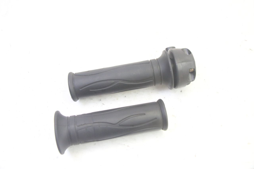 photo de THROTTLE GRIP JM MOTORS SANTANA EVO 50 (2024 - 2026) - Alternative perspective