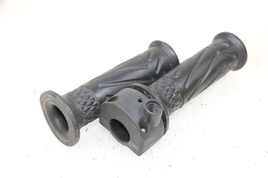 photo de THROTTLE GRIP JM MOTORS SANTANA 50 (2014 - 2023) - Zoom on usage condition