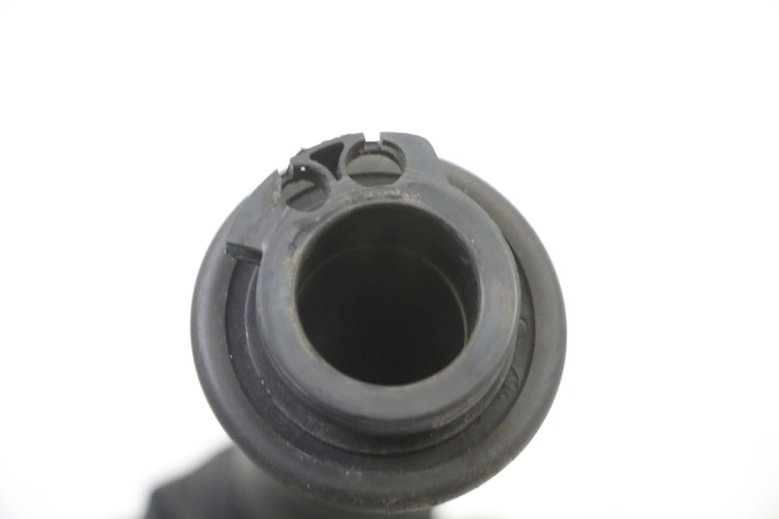 photo de THROTTLE GRIP PEUGEOT SATELIS COMPRESSOR K15 125 (2006 - 2009) - Zoom on usage condition