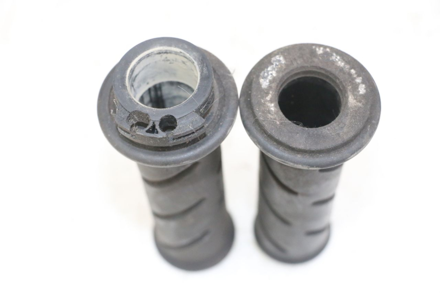 photo de THROTTLE GRIP PEUGEOT SATELIS 125 (2013 - 2018) - Component detail