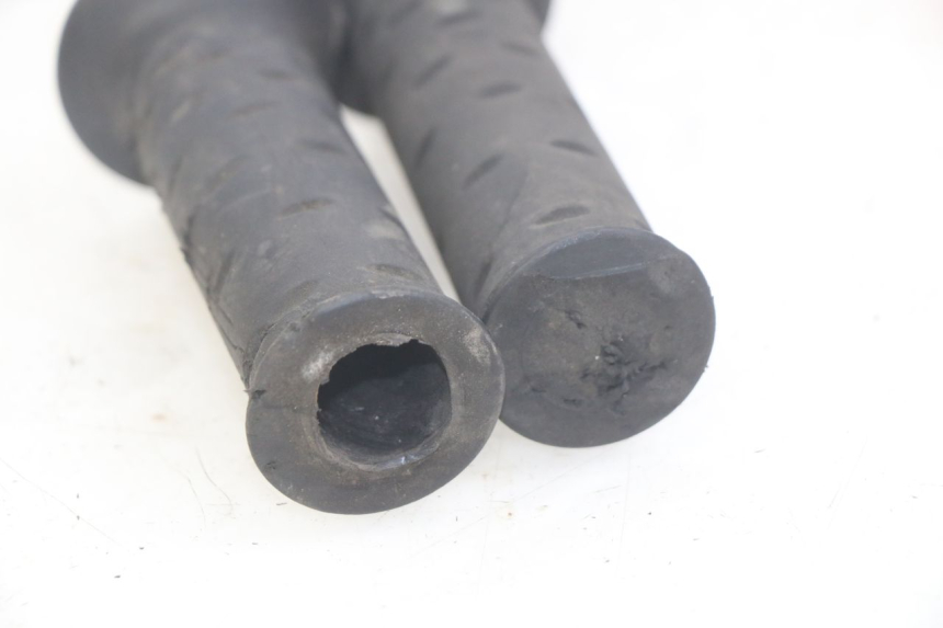 photo de THROTTLE GRIP APRILIA SCARABEO LIGHT 125 (2007 - 2011) - Zoom on usage condition