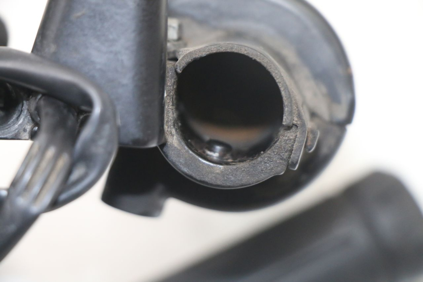 photo de THROTTLE GRIP HONDA SCV LEAD 100 (2003 - 2007) - Markings and original references