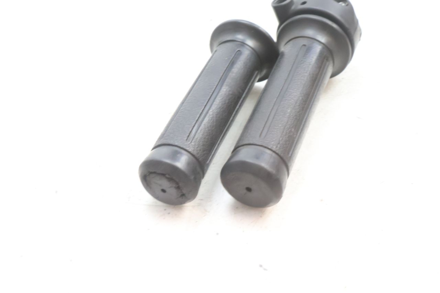 photo de THROTTLE GRIP HONDA SH 125 (2001 - 2003) - Fixing points details