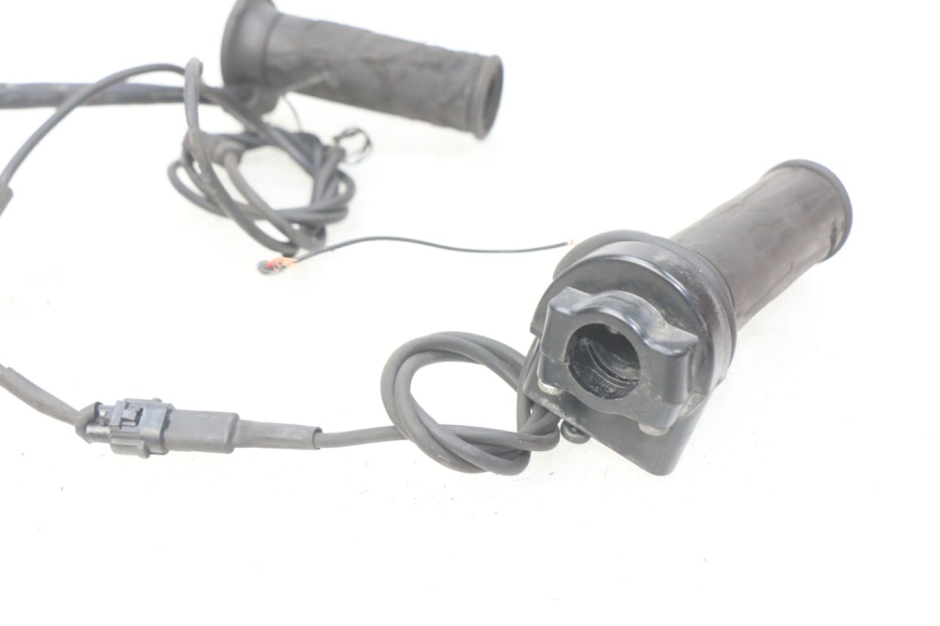 photo de THROTTLE GRIP SUZUKI SIXTEEN 125 (2008 - 2010) - Product overview