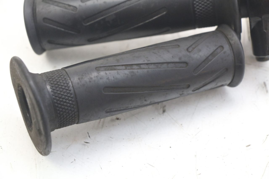 photo de THROTTLE GRIP MBK SKYCRUISER 125 (2006 - 2009) - Zoom on usage condition