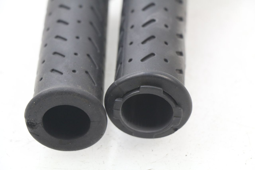 photo de THROTTLE GRIP TRIUMPH SPEED TRIPLE 1050 (2005 - 2007) - Alternative perspective