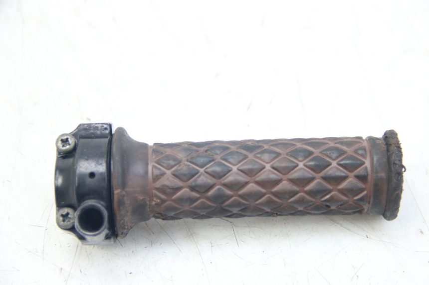 photo de THROTTLE GRIP YAMAHA SR 125 (1982 - 2003) - Zoom on usage condition