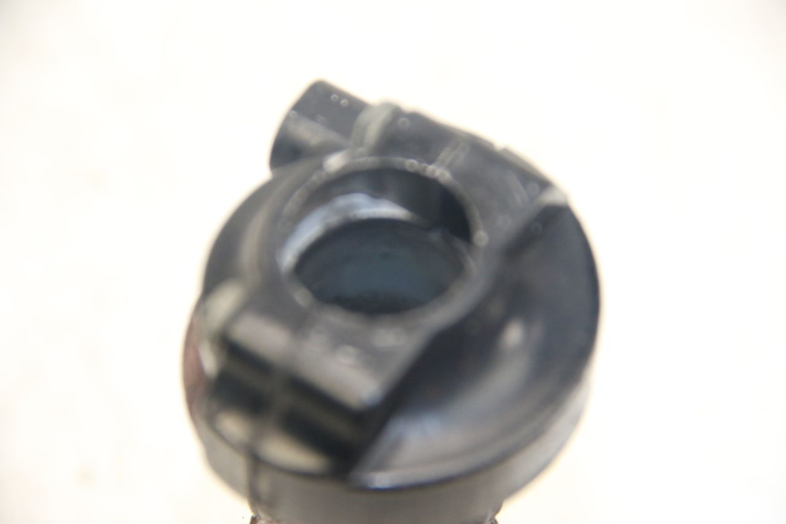 photo de THROTTLE GRIP YAMAHA SR 125 (1982 - 2003) - Technical close-up