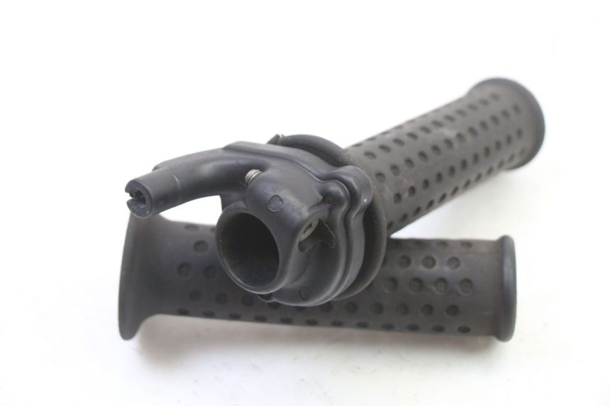 photo de THROTTLE GRIP PIAGGIO SUPER LX 125 (2000 - 2003) - Zoom on usage condition