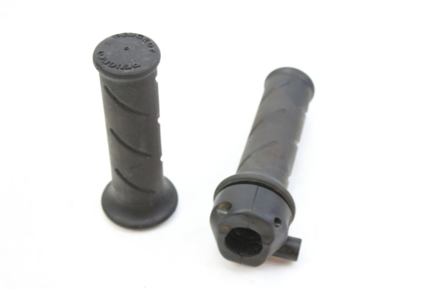 photo de THROTTLE GRIP PEUGEOT SV 125 (1991 - 1994) - Component detail