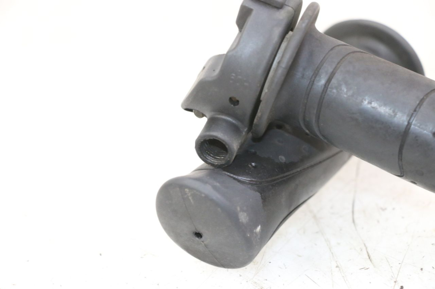 photo de THROTTLE GRIP SYM ORBIT 2 4T 50 (2008 - 2017) - Zoom on usage condition