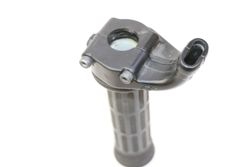 photo de THROTTLE GRIP YAMAHA TDM ABS 900 (2002 - 2014) - Zoom on usage condition
