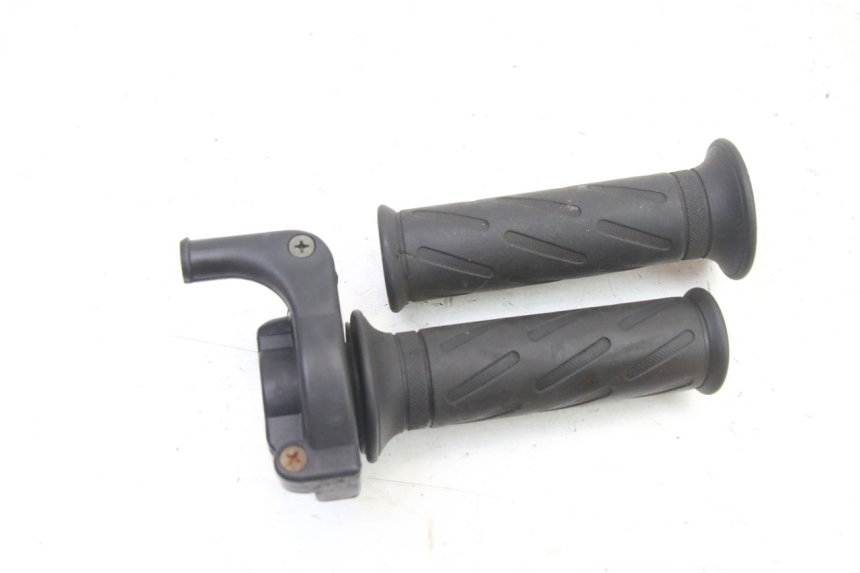 photo de THROTTLE GRIP YAMAHA TDR DELTABOX 125 (1997 - 2003) - Component detail