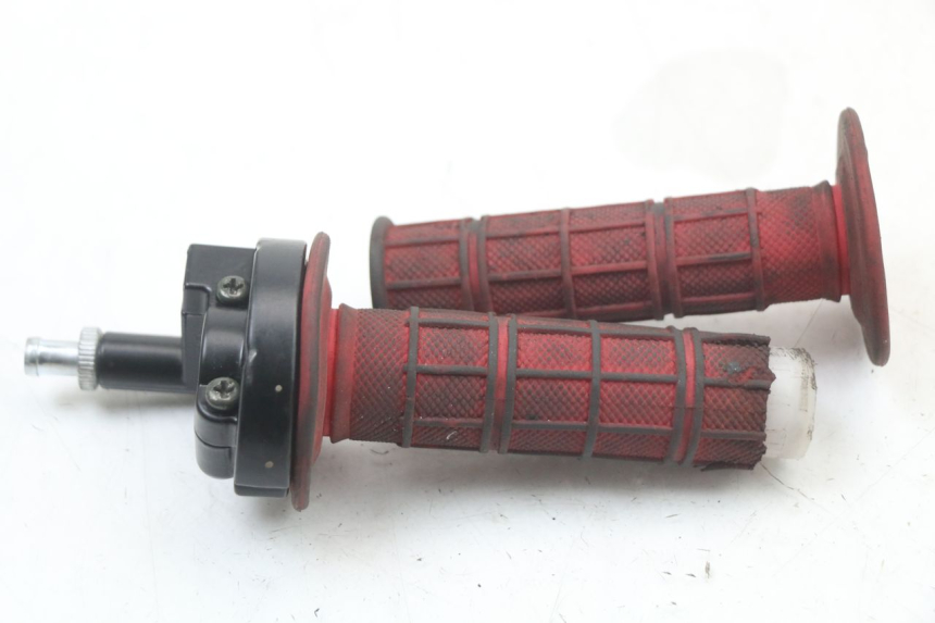 photo de THROTTLE GRIP NITRO MOTORS THUNDER 125 - Zoom on usage condition