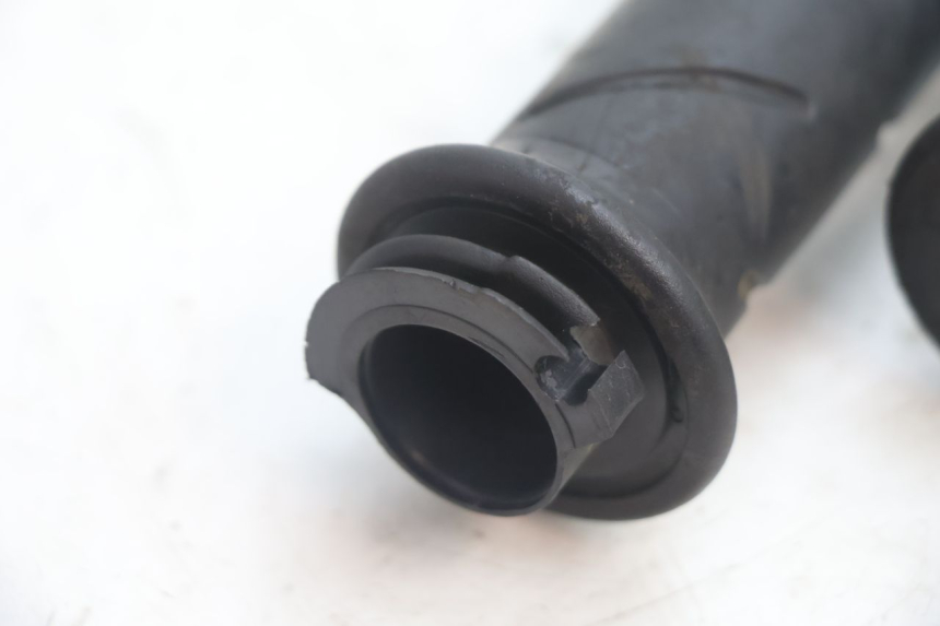 photo de THROTTLE GRIP PEUGEOT TREKKER 50 (1995 - 2004) - Zoom on usage condition