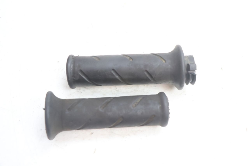 photo de THROTTLE GRIP PEUGEOT TREKKER 50 (1995 - 2004) - Alternative perspective