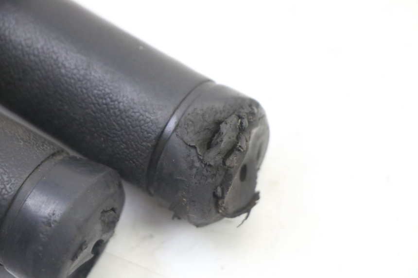 photo de THROTTLE GRIP PEUGEOT TWEET 4T 50 (2014 - 2019) - Alternative perspective