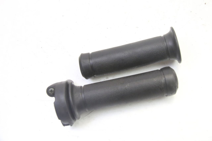photo de THROTTLE GRIP PEUGEOT TWEET 4T 50 (2018 - 2022) - Zoom on usage condition