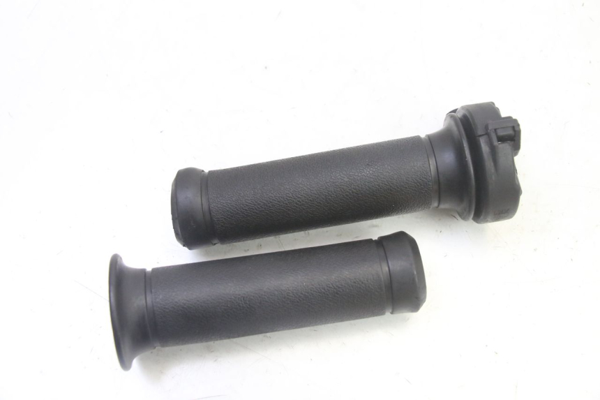 photo de THROTTLE GRIP PEUGEOT TWEET 4T 50 (2018 - 2022) - Alternative perspective