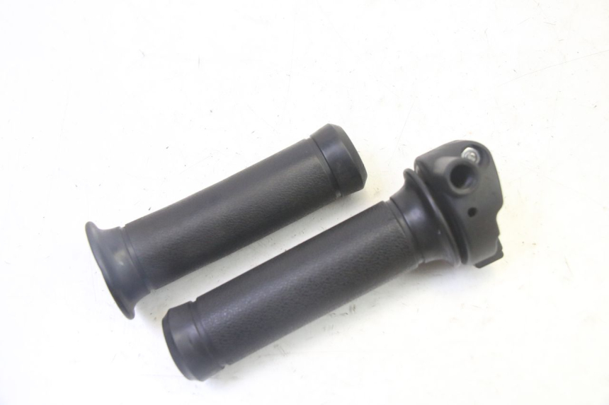 photo de THROTTLE GRIP PEUGEOT TWEET PRO CARGO 50 (2018 - 2022) - Alternative perspective