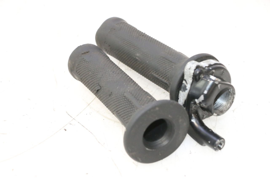 photo de THROTTLE GRIP PIAGGIO TYPHOON 50 (2000 - 2009) - Technical close-up