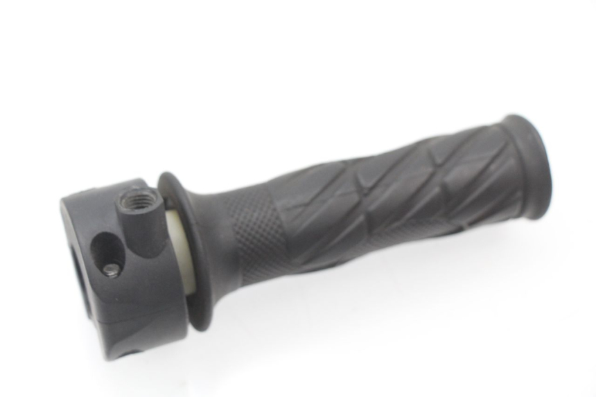 photo de THROTTLE GRIP REVATTO URBA GT 125 (2007 - 2017) - Alternative perspective