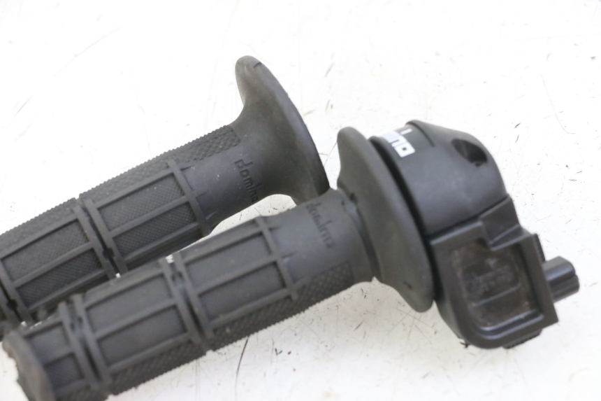 photo de THROTTLE GRIP VENT DERAPAGE 50 (2018 - 2023) - Alternative perspective