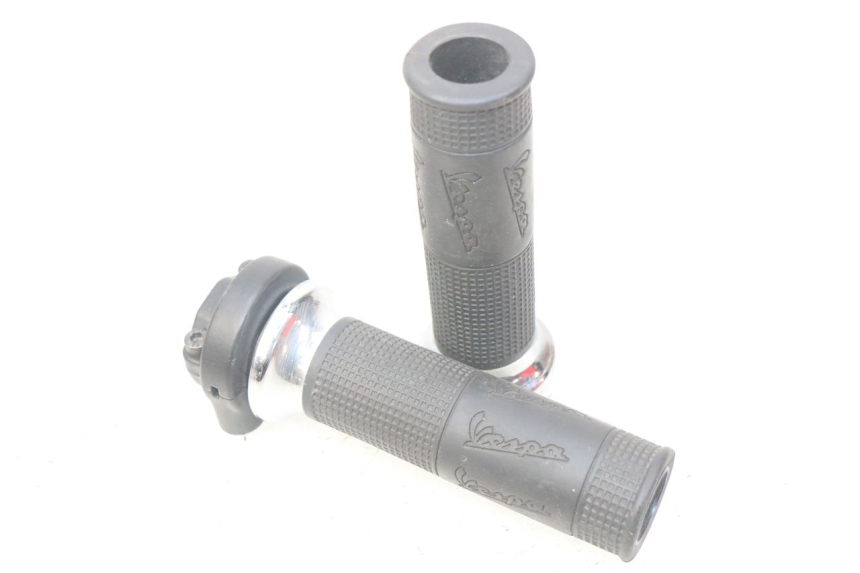 photo de THROTTLE GRIP PIAGGIO VESPA GTS IGET ABS 125 (2017 - 2023) - Main view
