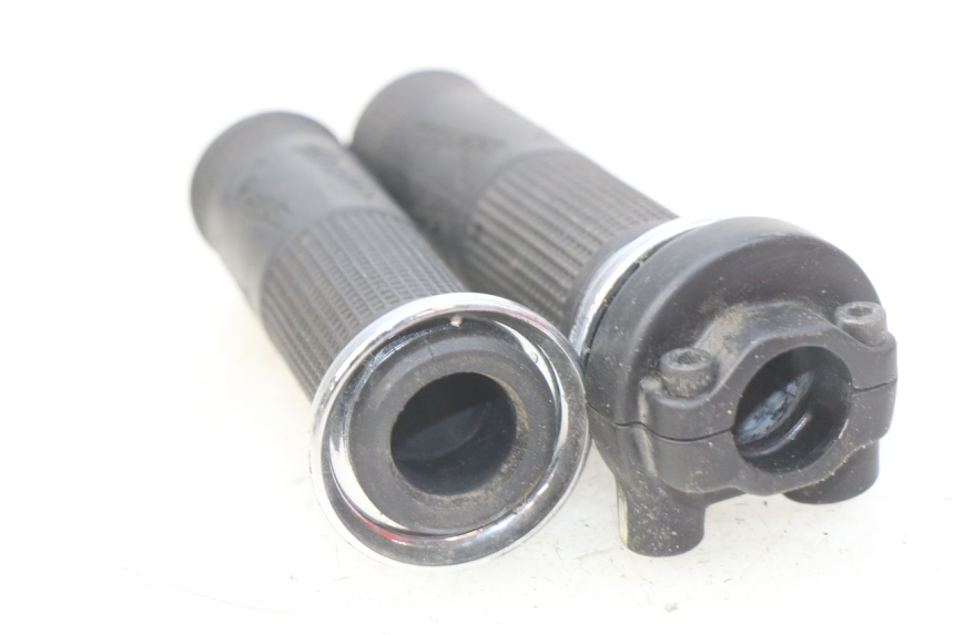 photo de THROTTLE GRIP PIAGGIO VESPA GTS IGET ABS 125 (2017 - 2023) - Technical close-up